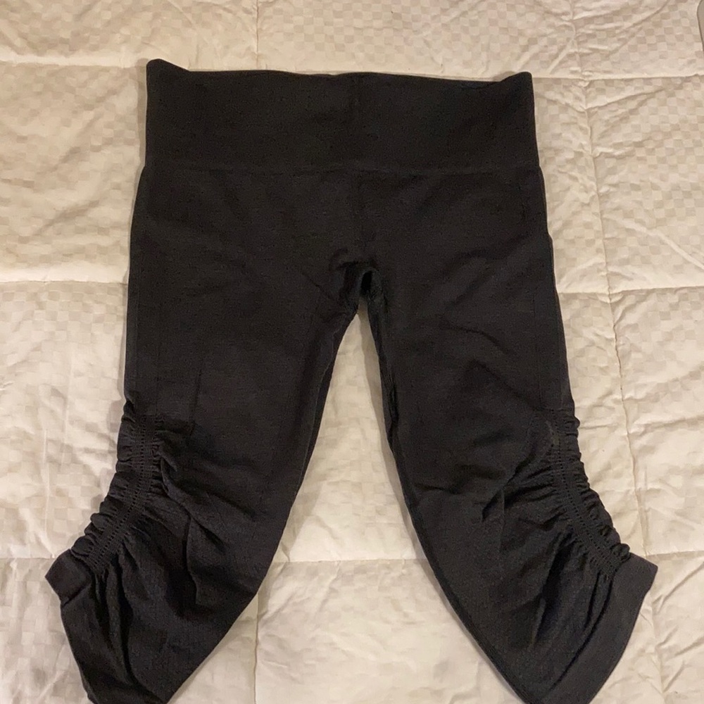 Lululemon In the Flow II Black Gray Crop pant Sz 8